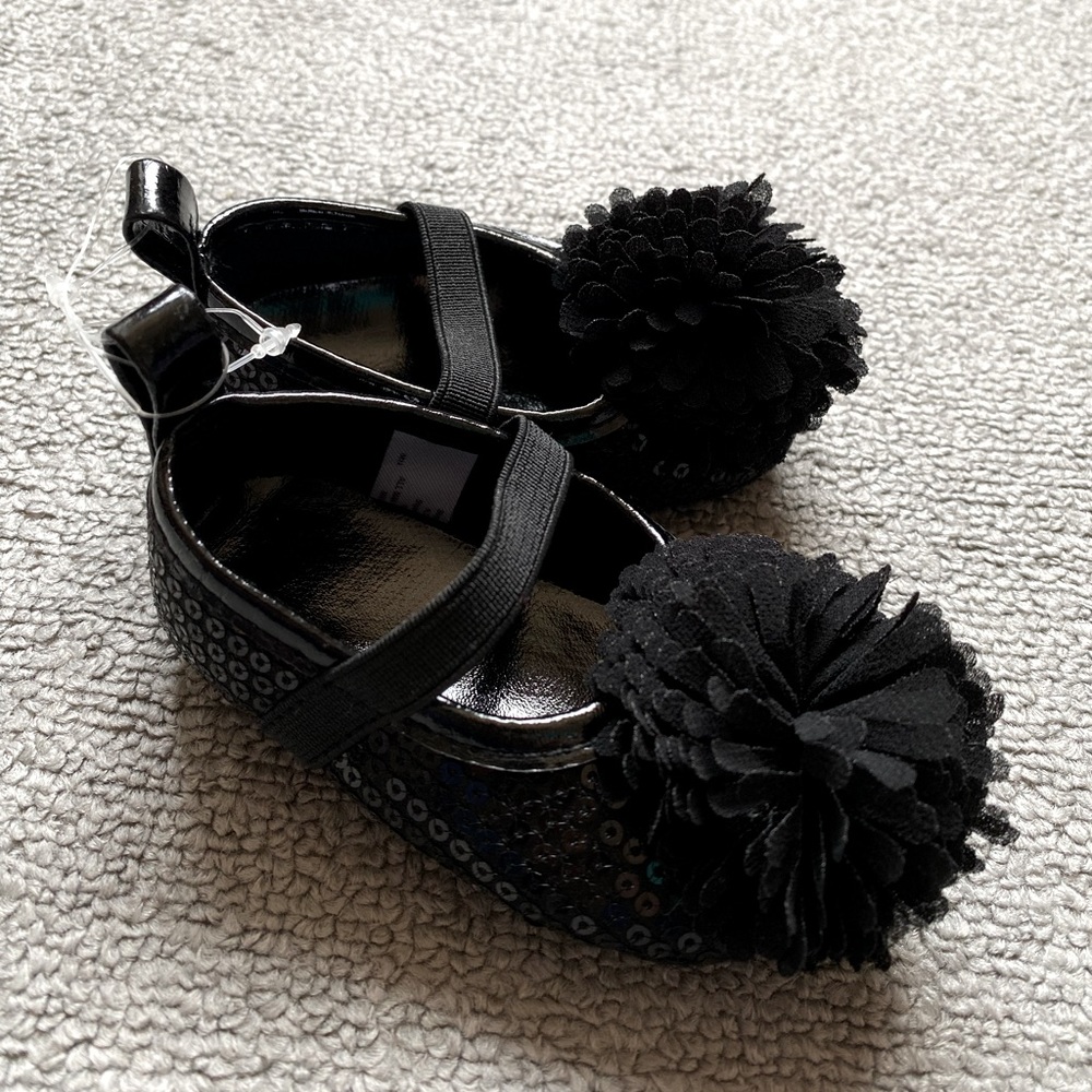 New without tags Baby girl dress shoes size 3-6 Months